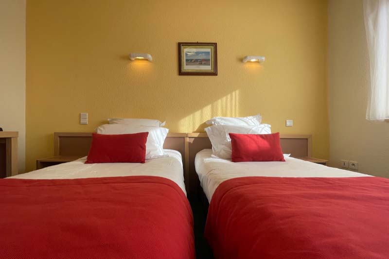ESSENTIAL TWIN ROOMS